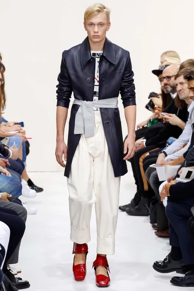 Look 18